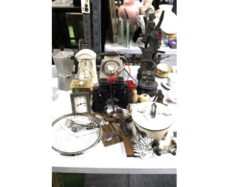 A MIXED LOT OF COLLECTABLES TO INCLUDE TWO VINTAGE PHONES - ONE IN THE SHAPE OF A CAR, A CRUCIFIX, THREE MANTEL CLOCKS PLUS A
