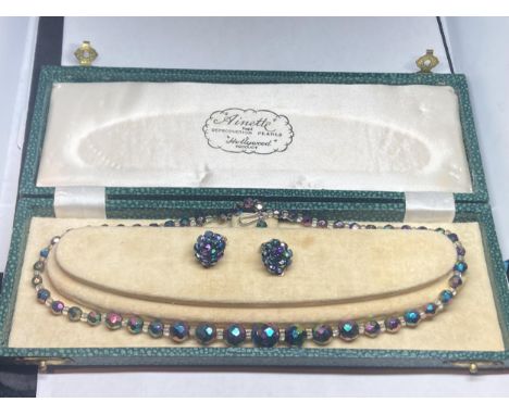 A BOXED VINTAGE NECKLACE AND EARRING SET 