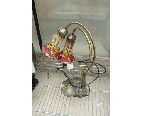 A DECORATIVE TABLE LAMP WITH GLASS SHADES 