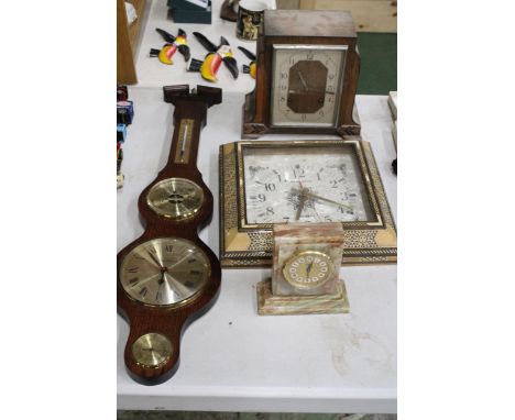 THREE CLOCKS TO INCLUDE AN ART DECO OAK CASED MANTLECLOCK WITH PENDULUM AND KEY, AN ONYX MANTLE CLOCK, A 'DAMASCUS' WALL CLOC