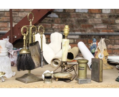 AN ASSORTMENT OF ITEMS TO INCLUDE A VINTAGE BRASS FIRE COMPANION SET, A ONYX LAMP BASE, A MUSTARD POT AND TWO BRASS MONEY BOX