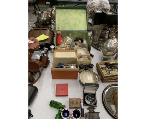 A MIXED LOT OF COLLECTABLES TO INCLUDE A BOXED PAPER WEIGHT, HORSE BRASSES, A PAIR OF OPERA GLASSES, A VINTAGE SHIP IN BOOTLE