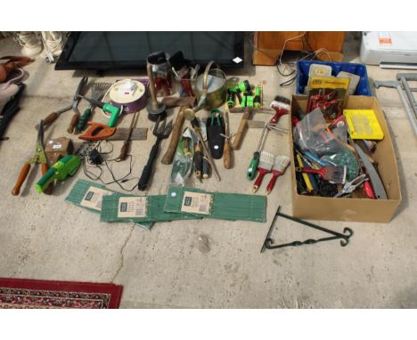 AN ASSORTMENT OF TOOLS TO INCLUDE AN AXE, PAINT BRUSHES AND SHEARS ETC 