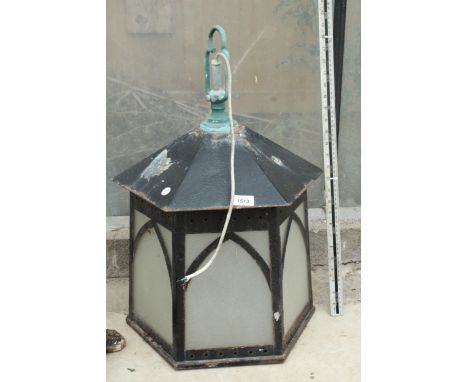 A VINTAGE METAL OUTDOOR HANGING LIGHT FITTING 