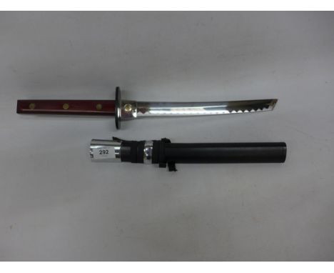 A 20TH CENTURY JAPANESE TANTO KNIFE AND SCABBARD, 29CM BLADE 