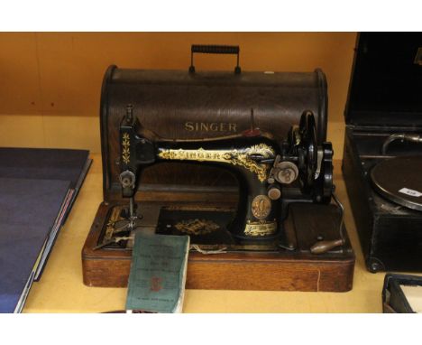 A VINTAGE MANUAL SINGER SEWING MACHINE WITH ORIGINAL WOODEN CASE 