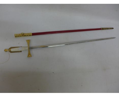 AN EARLY-TO-MID 20TH CENTURY COURT SWORD AND SCABBARD, 68CM BLADE 