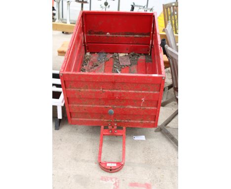 A RED METAL COMPACT TRACTOR/RIDE ON LAWN MOWER TIPPING TRAILER 