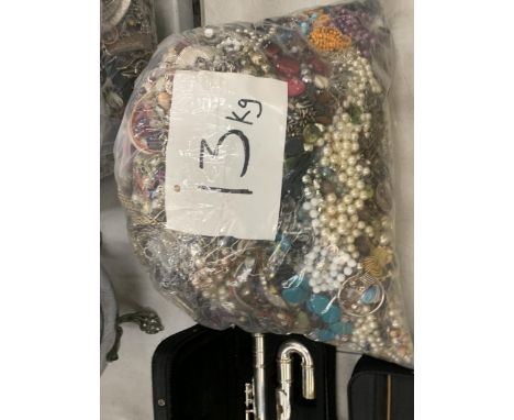 13 KG OF VINTAGE COSTUME JEWELLERY 