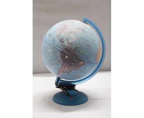 A VINTAGE ILLUMINATED GLOBE ON A STAND, HEIGHT 38CM 