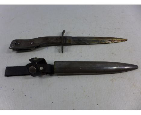 A GERMAN DEMAG BAYONET AND SCABBARD, 15CM BLADE, LENGTH 27.5CM 