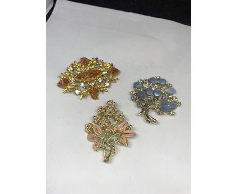 THREE VINTAGE FLORAL BROOCHES 