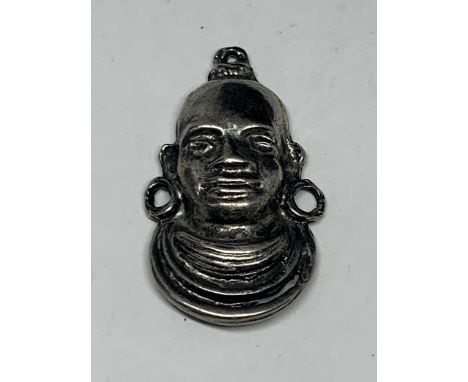 A VINTAGE AFRICAN TRIBAL MANS HEAD PENDANT 