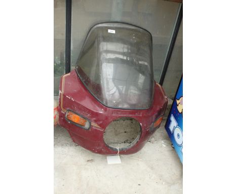 A VINTAGE PLASTIC MOTORBIKE FRONT AND WINDSCREEN 