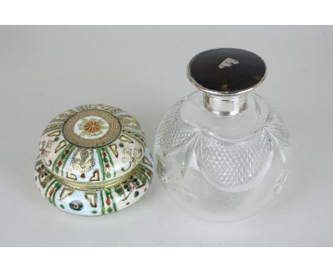 A George V silver mounted cut glass scent bottle with tortoiseshell inlaid lid with 'F' monogram, maker W G Sothers Ltd, Birm