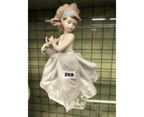LLADRO FIGURE 6646 FLORAL PATH 28CM H