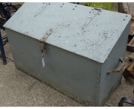 Galvanized metal and riveted sloped top trunk with hinged top W95cm  Condition Report Click here for further images, conditio