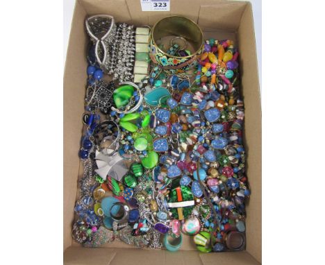 Enamel, plastic and other costume jewellery in one box Condition Report Click here for further images, condition, auction tim