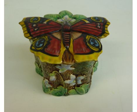 George Jones majolica butterfly trinket box and cover, registration lozenge to base for 1874 H7.5cm
 Condition Report Restora