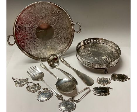 An Edwardian silver hafted shoe horn, Birmingham 1902; a circular silver plated two-handled tray, smaller galleried tray, sev