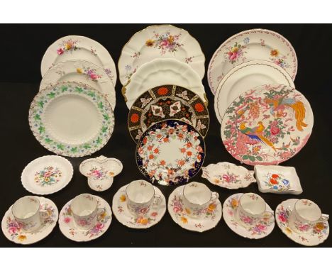 A Royal Crown Derby Posie pattern plate, coffee cups and saucers, trinket dishes, etc; other Royal Crown derby plates, Aves, 