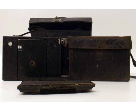 Kodak Eastman camera in case with a case of slides Condition report: see terms and conditions.