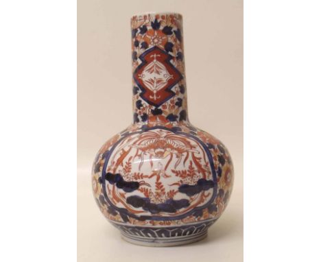 Japanese Imari vase Condition report: see terms and conditions.