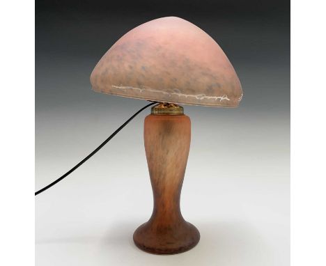 A mottled glass table lamp and mushroom shade, late 20th century, height 40cm, diameter of shade 27cm.