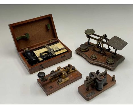 A Stuart's marine distance meter, No 933, by H Hughes &amp; Son, Fenchurch Street, in mahogany case, length 20cm, together wi