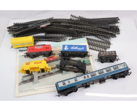 Group of OO gauge model railway to include 6 x items of Hornby rolling stock, 0-4-0 6042 tank locomotive and track 