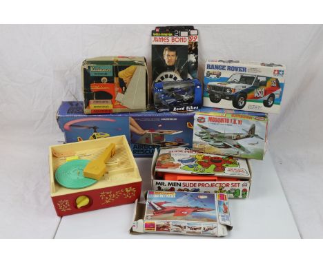 A selection of mixed collectable toys to include a Fisher Price record player, view master slide reels, airfix kits, a boxed 