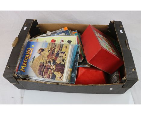 Quantity of Meccano and Bayko to include boxed Bayko 2X Building Set, Meccano magazines etc