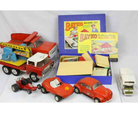 Four tin plate Tonka vehicles plus a Buddy L tin plate crane and a boxed Bayko Building set 1