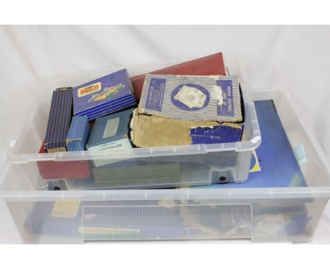Large quantity of Hornby Dublo model railway to include boxed set with Sir Nigel Gresley locomotive, 5005 Engine Shed (2 Road