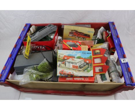 Quantity of HO &amp; OO gauge model railway trackside accessories to include boxed Kibri 9800 ESSO, scenery, trees, etc