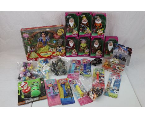 Group of toys and figures to include 7 x Vivid Imaginations Snow White &amp; The Seven Dwarfs figures, boxed Mattel Musical S