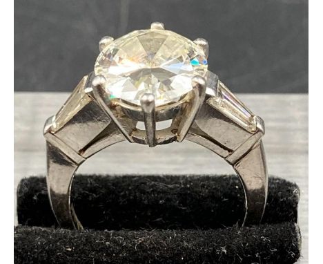 A Diamond ring, approximately 4.2ct, LM colour SL1/2 on a platinum mount approximately 0.2ct diamonds on each shoulder. Size 