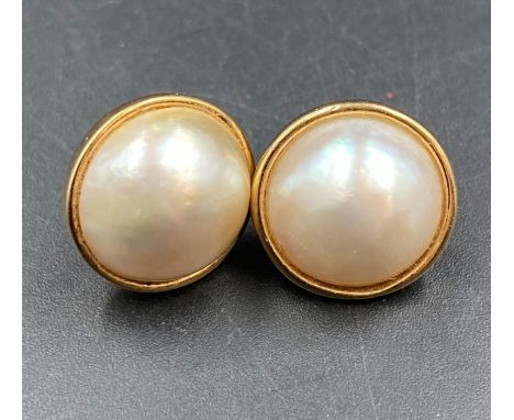 Pair of 9ct gold pearl earrings 