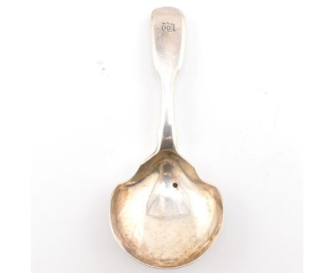 A George III hallmarked silver caddy spoon. Hallmarked London 1833, sponsors mark AB Savory &amp; Sons.Weight 22.40g