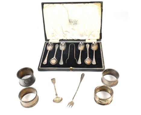 George V hallmarked silver set of teaspoons and sugar tongs in presentation case. Hallmarked Sheffield 1921, sponsors mark fo