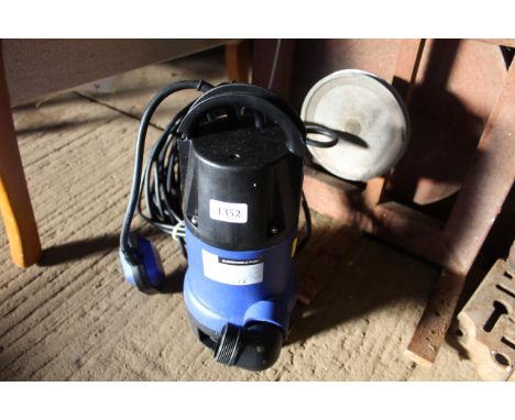 A Vort Buddy 900 submersible water pump 
