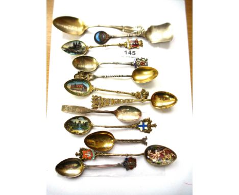 12 ASSORTED COMMEMORATIVE SPOONS INCLUDING ENAMEL AND SILVER (1.4 OZT