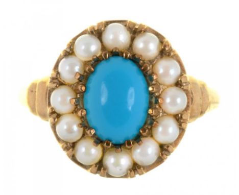 A TURQUOISE AND SPLIT PEARL RING IN 9CT GOLD, MAKER'S MARK REM, BIRMINGHAM 1992, 2.9G, SIZE M++RING MISSHAPEN