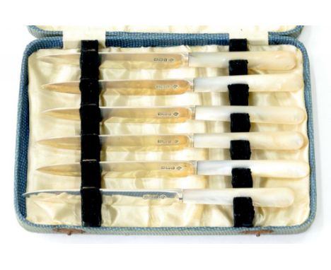 A SET OF SIX EDWARD VIII MOTHER OF PEARL HAFTED SILVER TEA KNIVES, SHEFFIELD 1936, CASED 