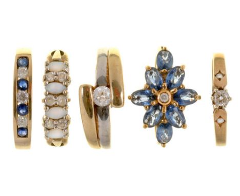 TWO DIAMOND RINGS IN 9CT GOLD, A SAPPHIRE AND DIAMOND SEVEN STONE RING IN 9CT GOLD, A DIAMOND AND SAPPHIRE CLUSTER RING IN 9C