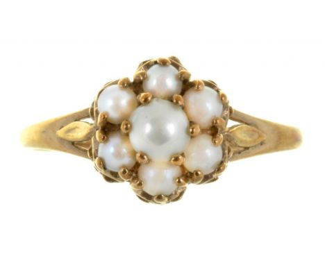 A MABÊ PEARL CLUSTER RING IN 9CT GOLD, MAKER'S MARK SJ, LONDON 1987, 1.45G, SIZE J++GOOD CONDITION