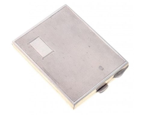 A GEORGE IV RECTANGULAR SILVER COMPACT, ENGINE TURNED, A MIRROR TO THE UNDERSIDE OF THE LID, 6CM L, BY JOSEPH GLOSTER LTD, BI