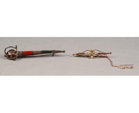 15ct GOLD OPEN WORK, WING SHAPED BAR BROOCH, collet set with a blue zircon and four seed pearls and the SAFETY CHAIN, 2gms an