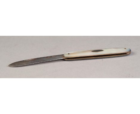PEN KNIFE WITH SILVER BLADE, mother of pearl clad handle, 4 1/4" (10.7cm) long overall, Sheffield 1930 