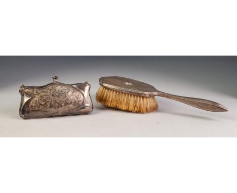 GEORGE V ENGRAVED SILVER LADIES PURSE, of bag form with blue silk lining, a/f, scroll engraved decoration and short chain sus